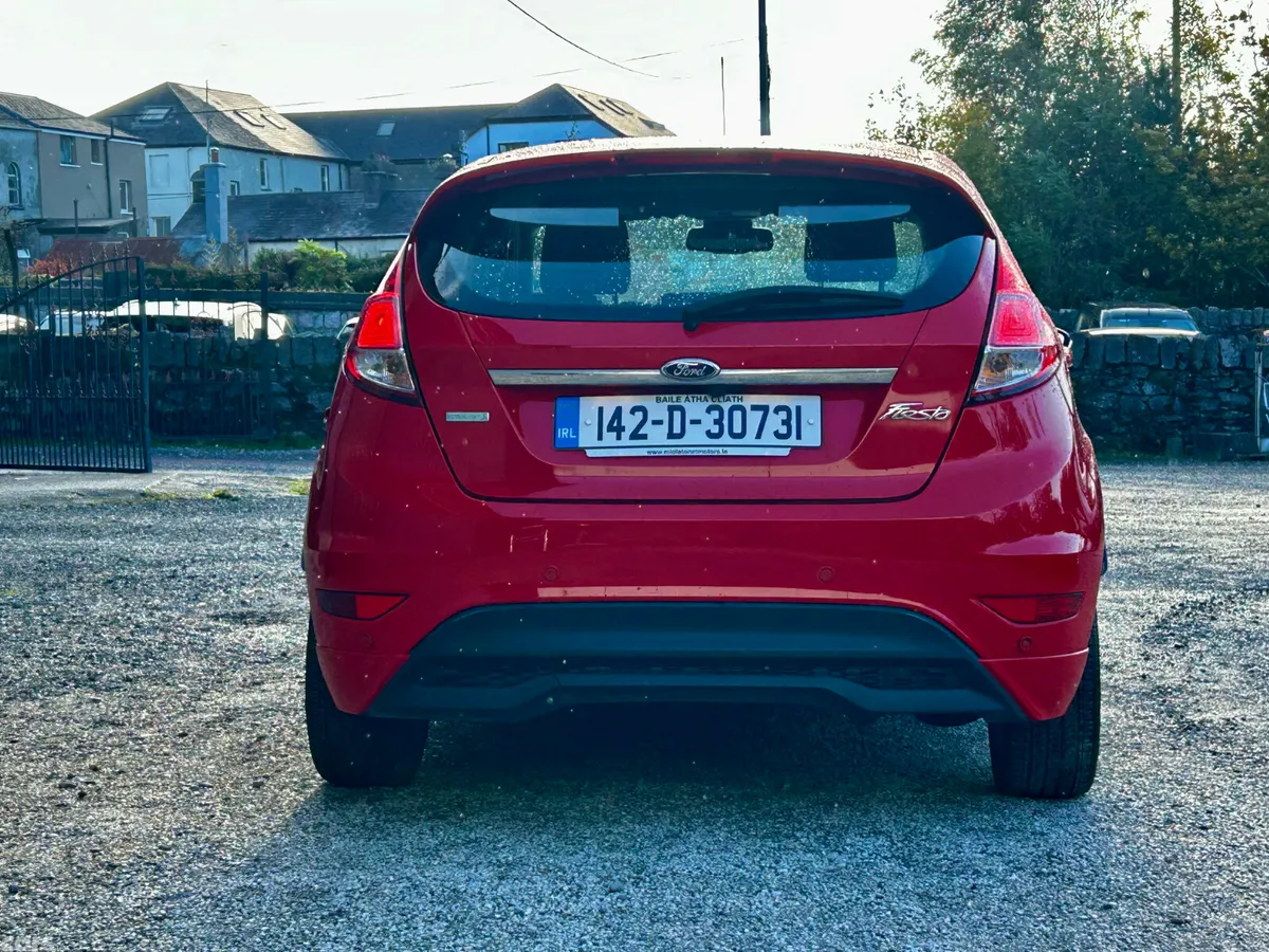 Ford Fiesta Hatchback, Petrol, 2014, Red