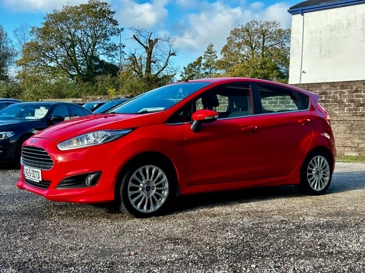 Ford Fiesta Hatchback, Petrol, 2014, Red