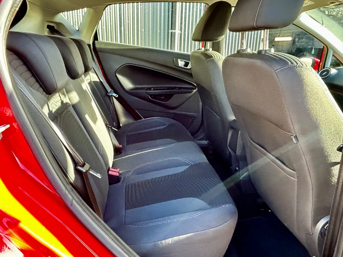 Ford Fiesta Hatchback, Petrol, 2014, Red