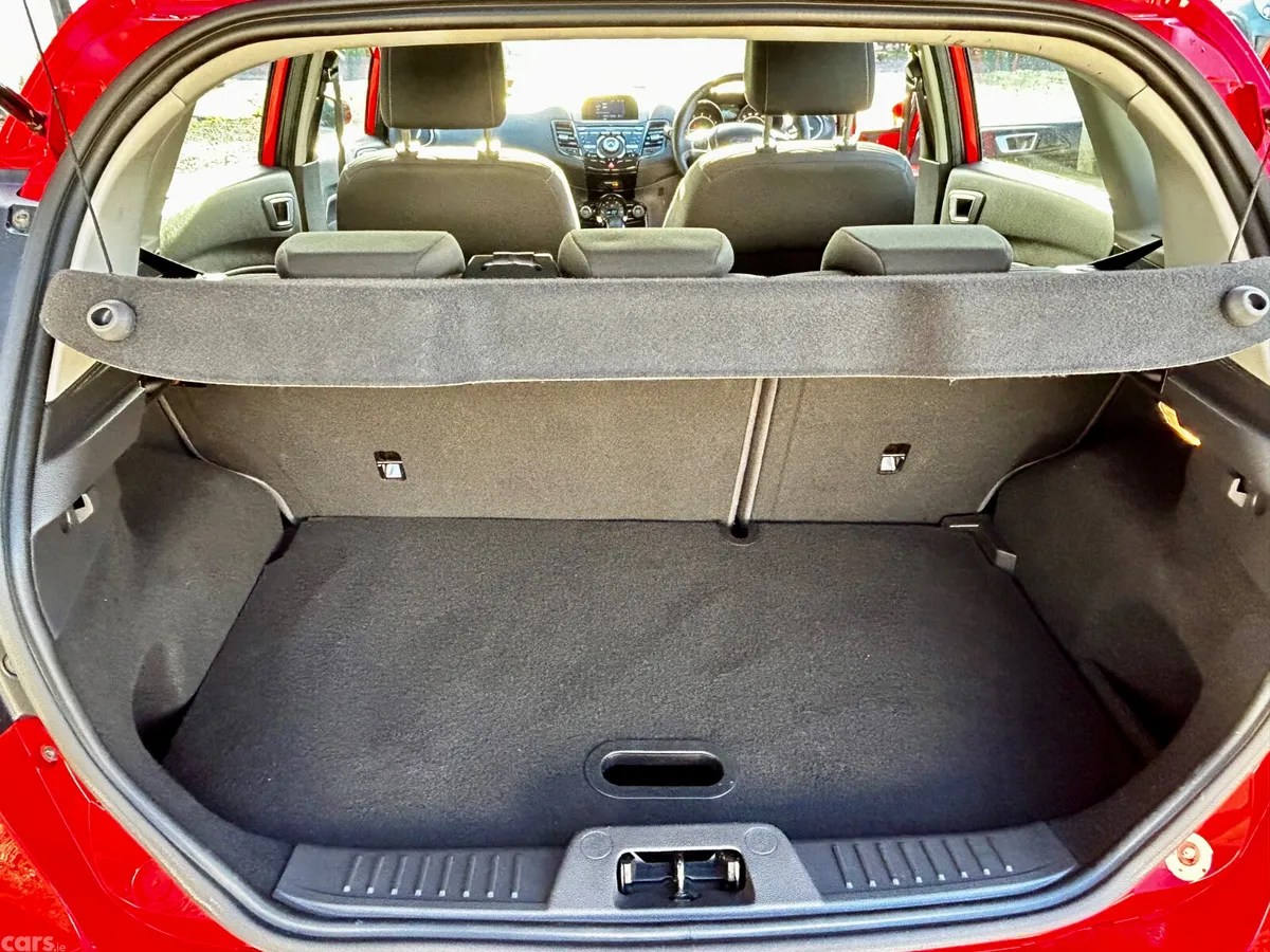 Ford Fiesta Hatchback, Petrol, 2014, Red