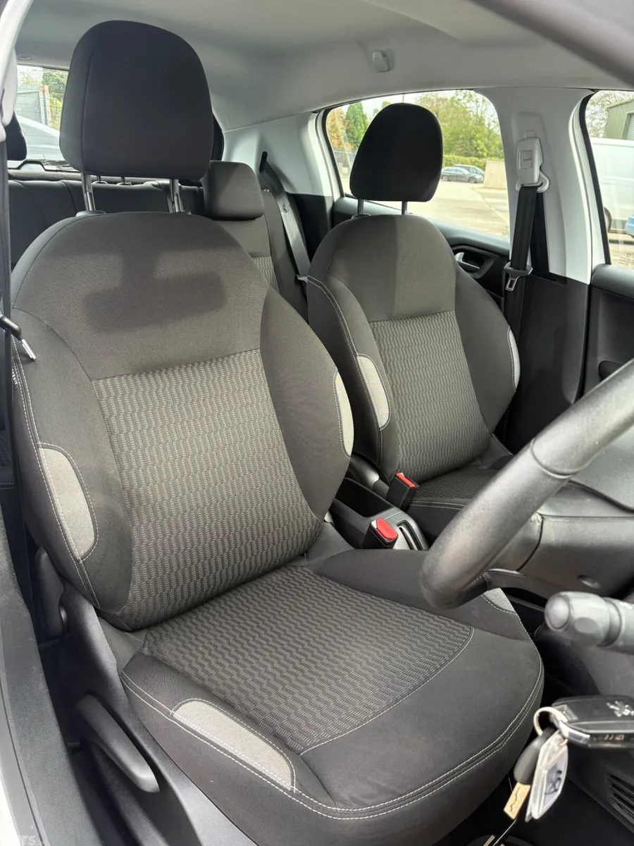 Peugeot 208 Hatchback, Petrol, 2016, White