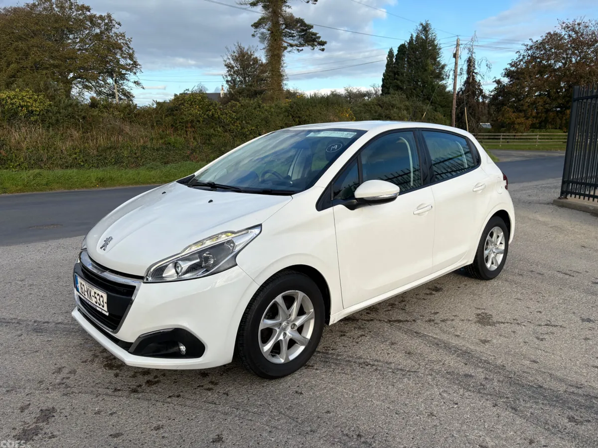 Peugeot 208 Hatchback, Petrol, 2016, White