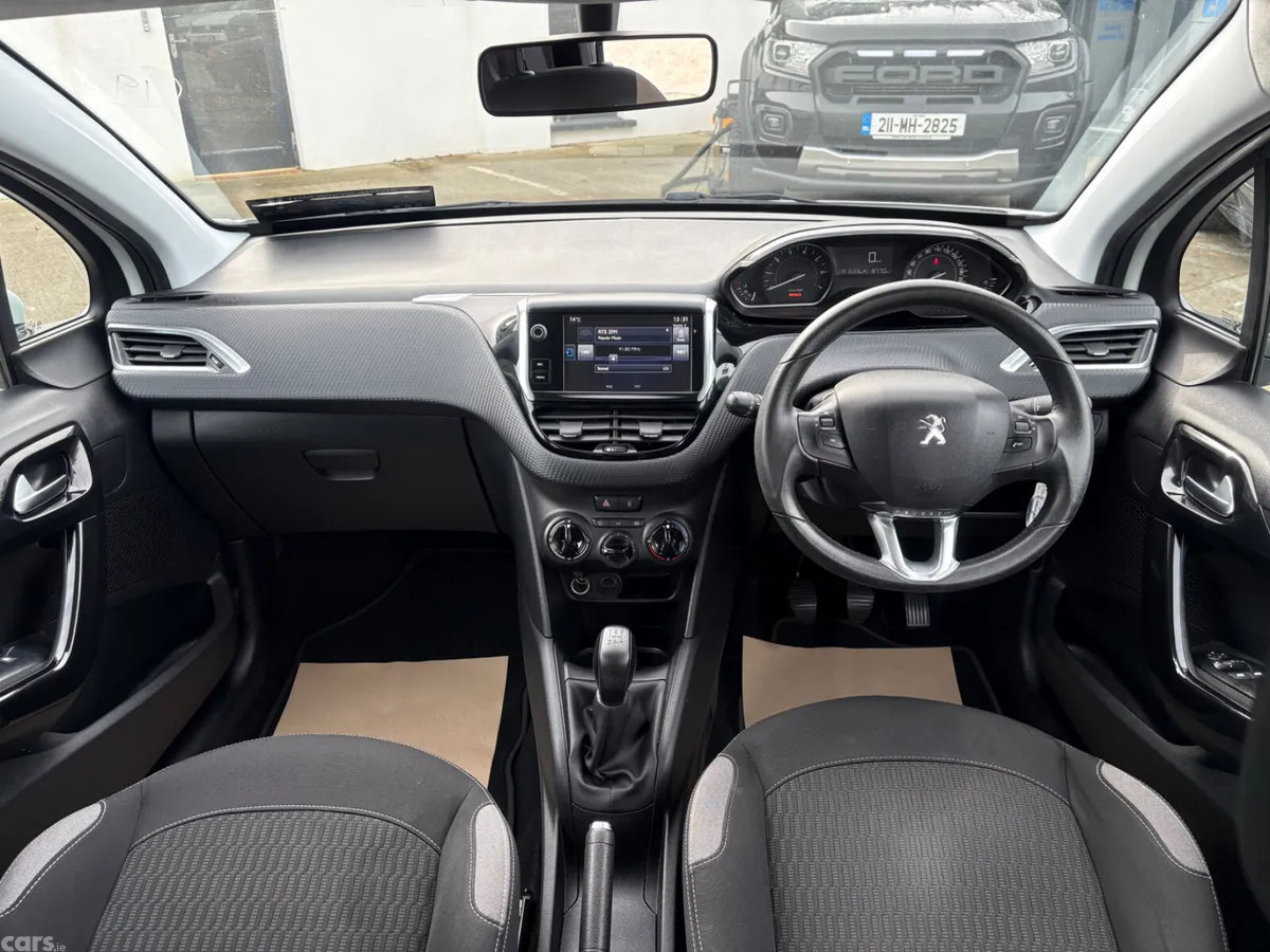Peugeot 208 Hatchback, Petrol, 2016, White