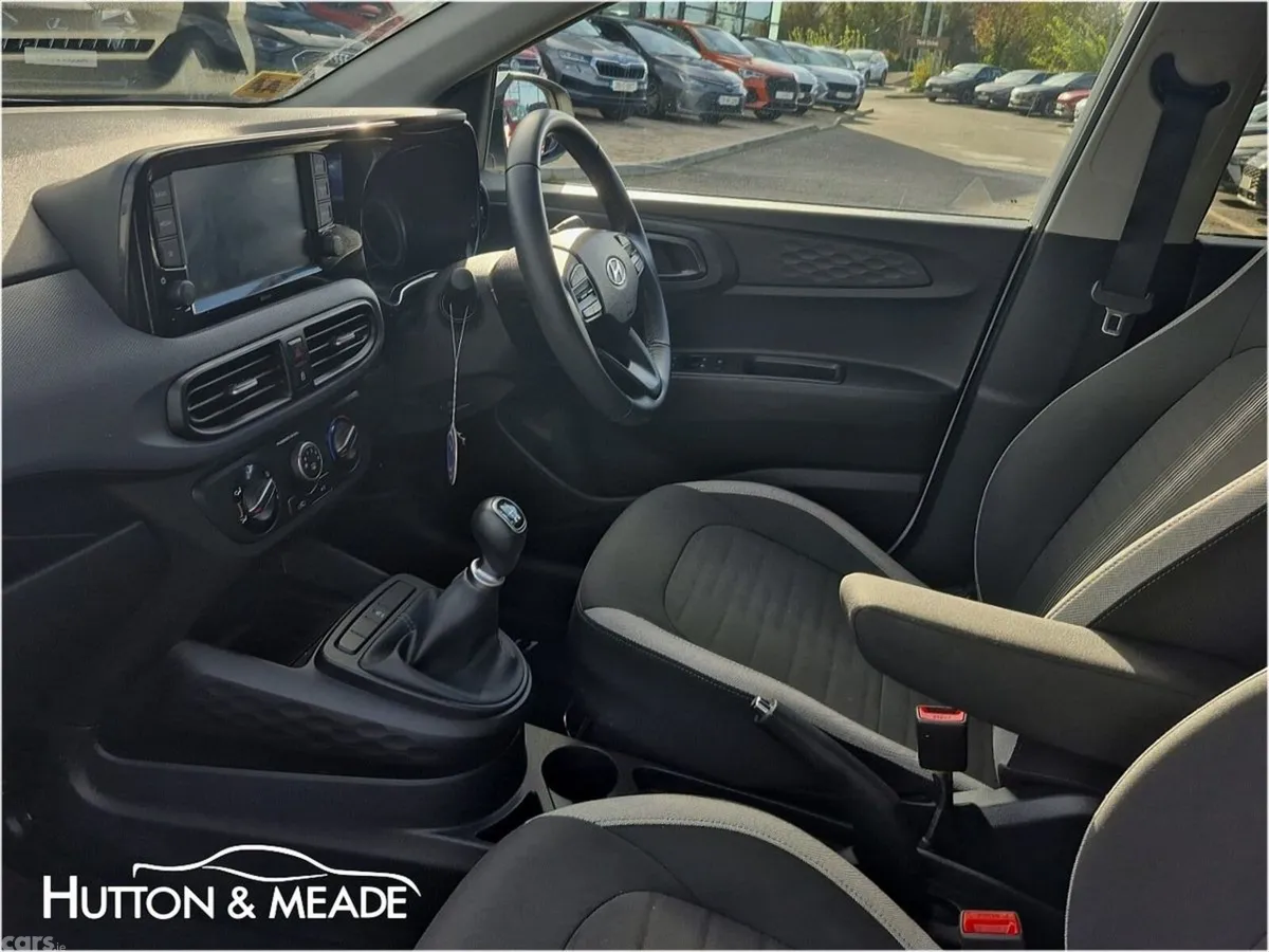 Hyundai i10 Hatchback, Petrol, 2023, White