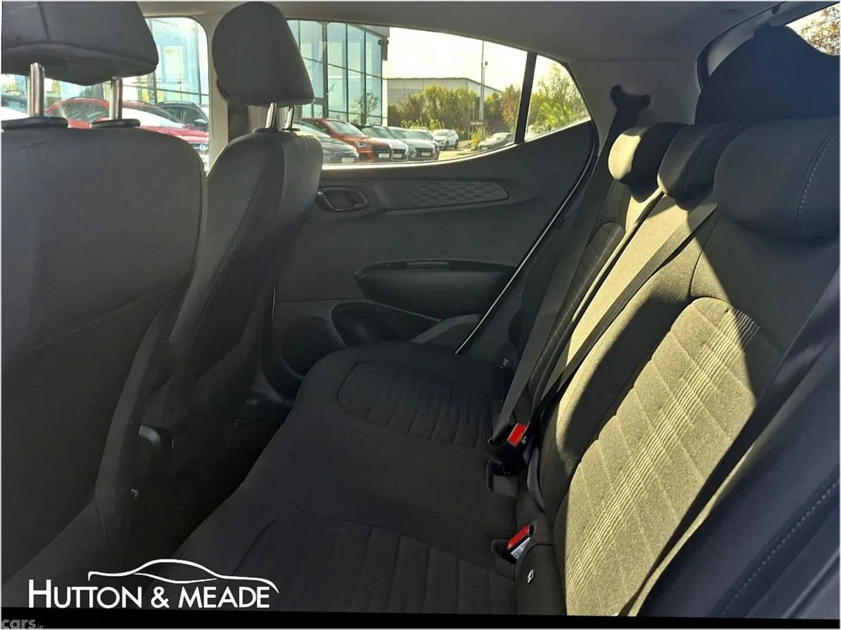 Hyundai i10 Hatchback, Petrol, 2023, White