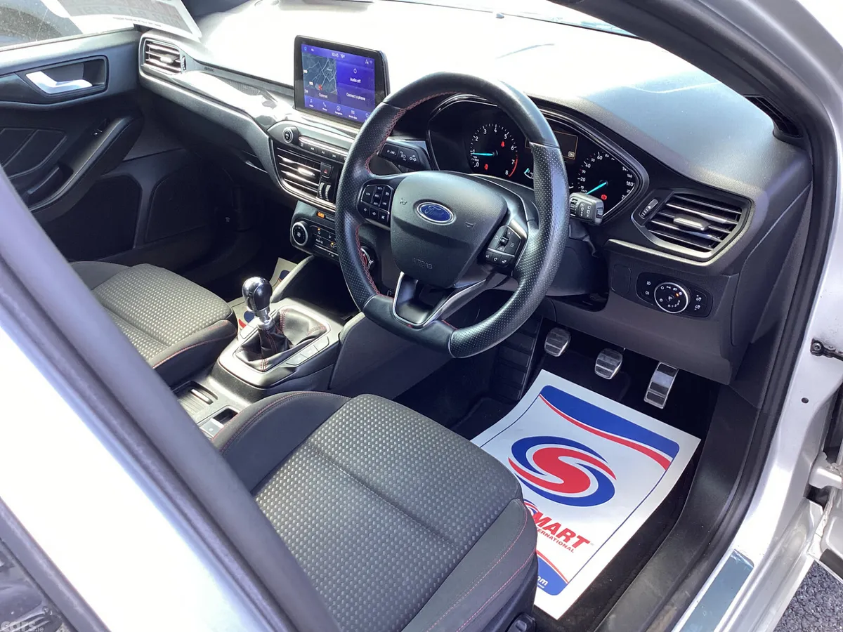 Ford Focus Hatchback, Petrol, 2021, Grey