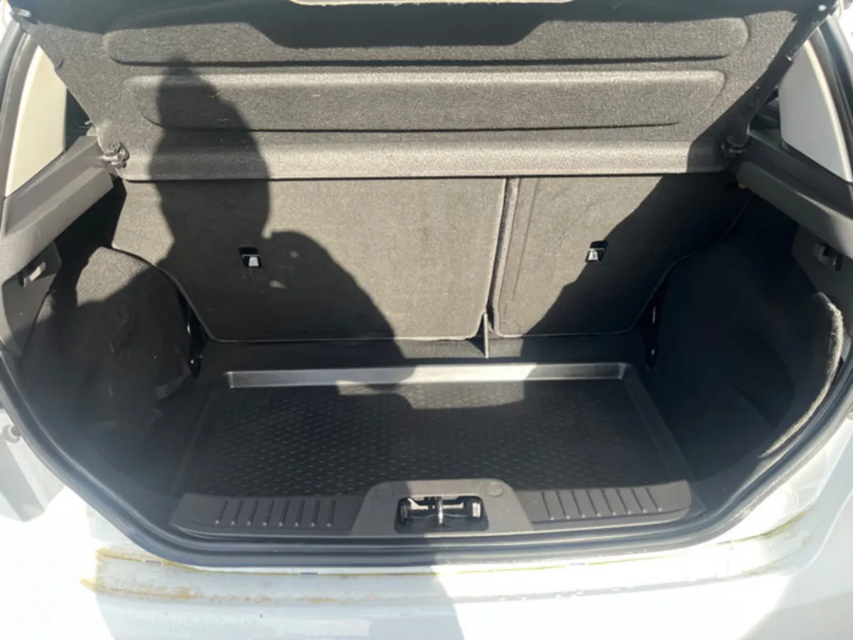 Ford Fiesta Hatchback, Diesel, 2017, White