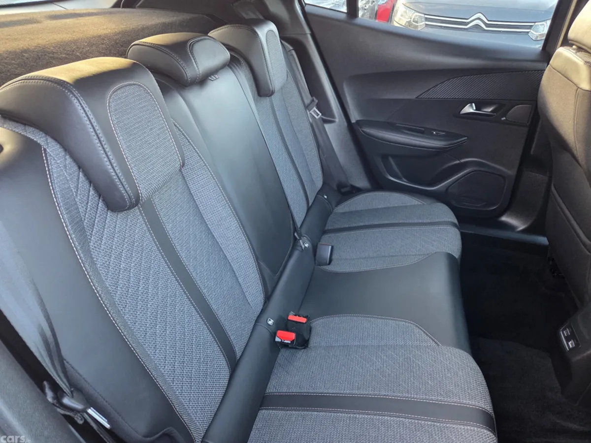 Peugeot 2008 Hatchback, Electric, 2025, Grey