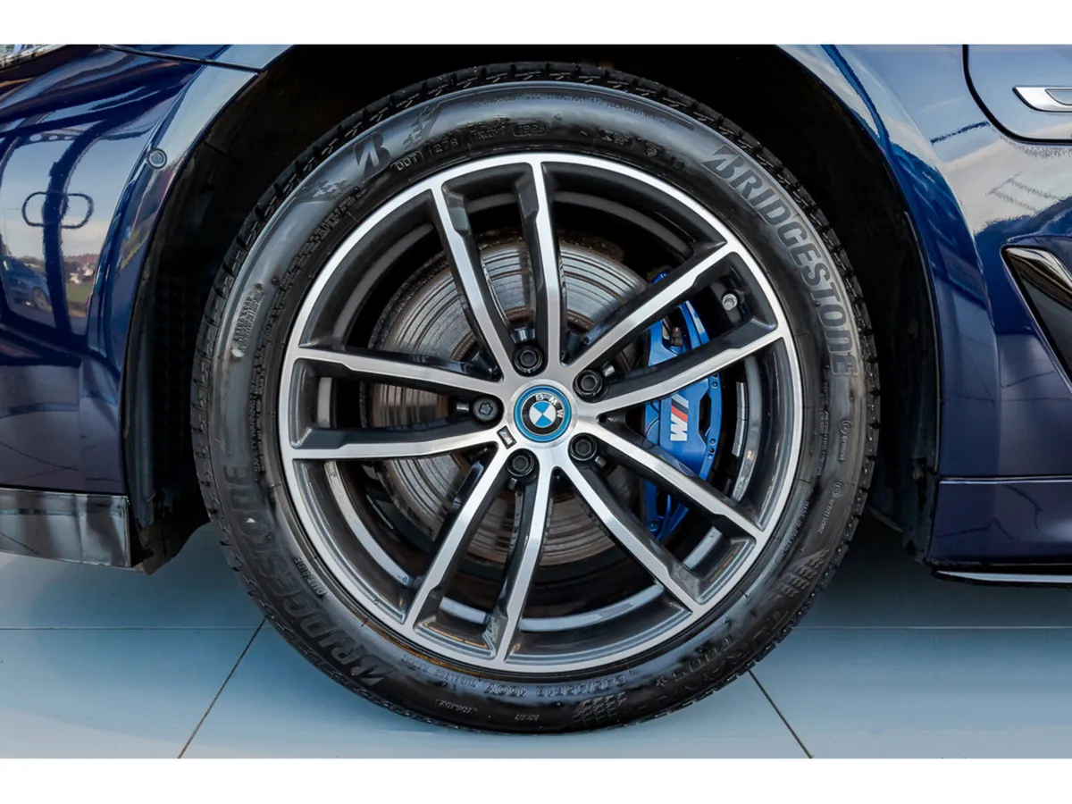 BMW 5-Series Saloon, Petrol Plug-in Hybrid, 2023, Blue