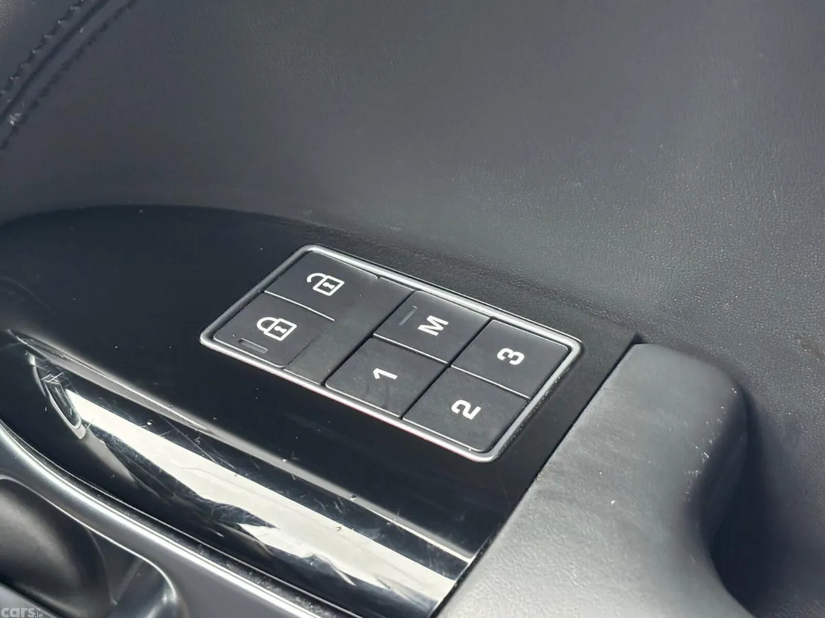 Land Rover Range Rover Estate, Petrol Plug-in Hybrid, 2021, Black