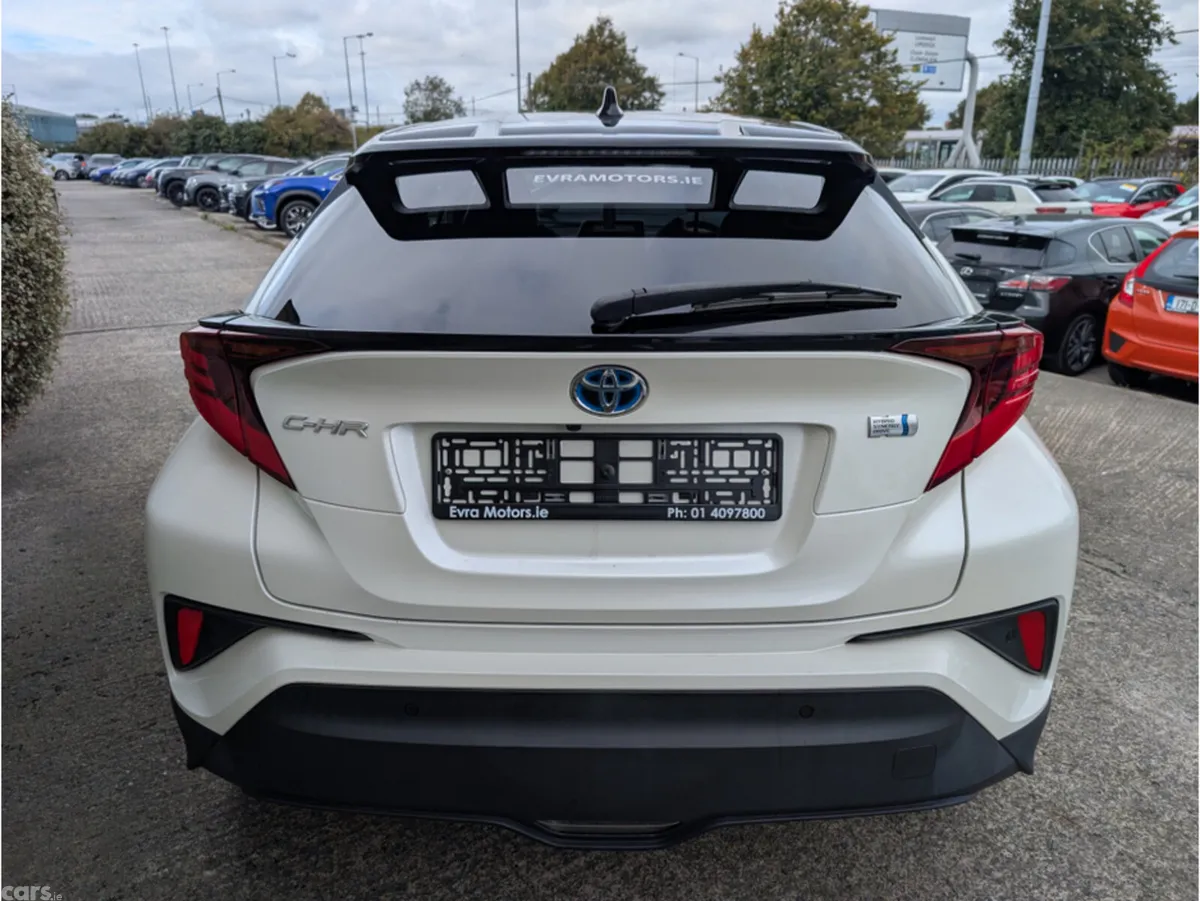 Toyota C-HR SUV, Petrol Hybrid, 2021, White