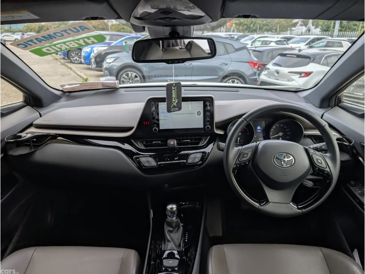 Toyota C-HR SUV, Petrol Hybrid, 2021, White