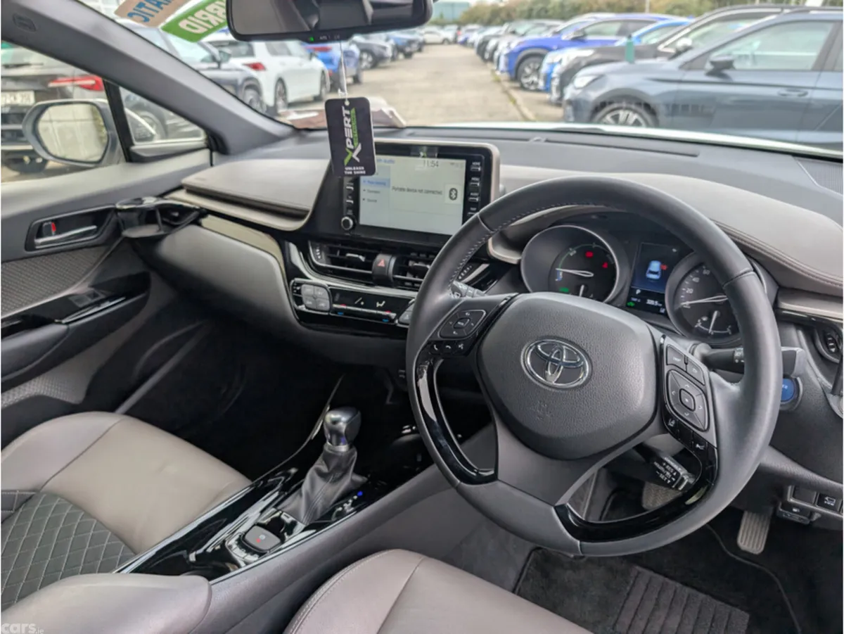 Toyota C-HR SUV, Petrol Hybrid, 2021, White