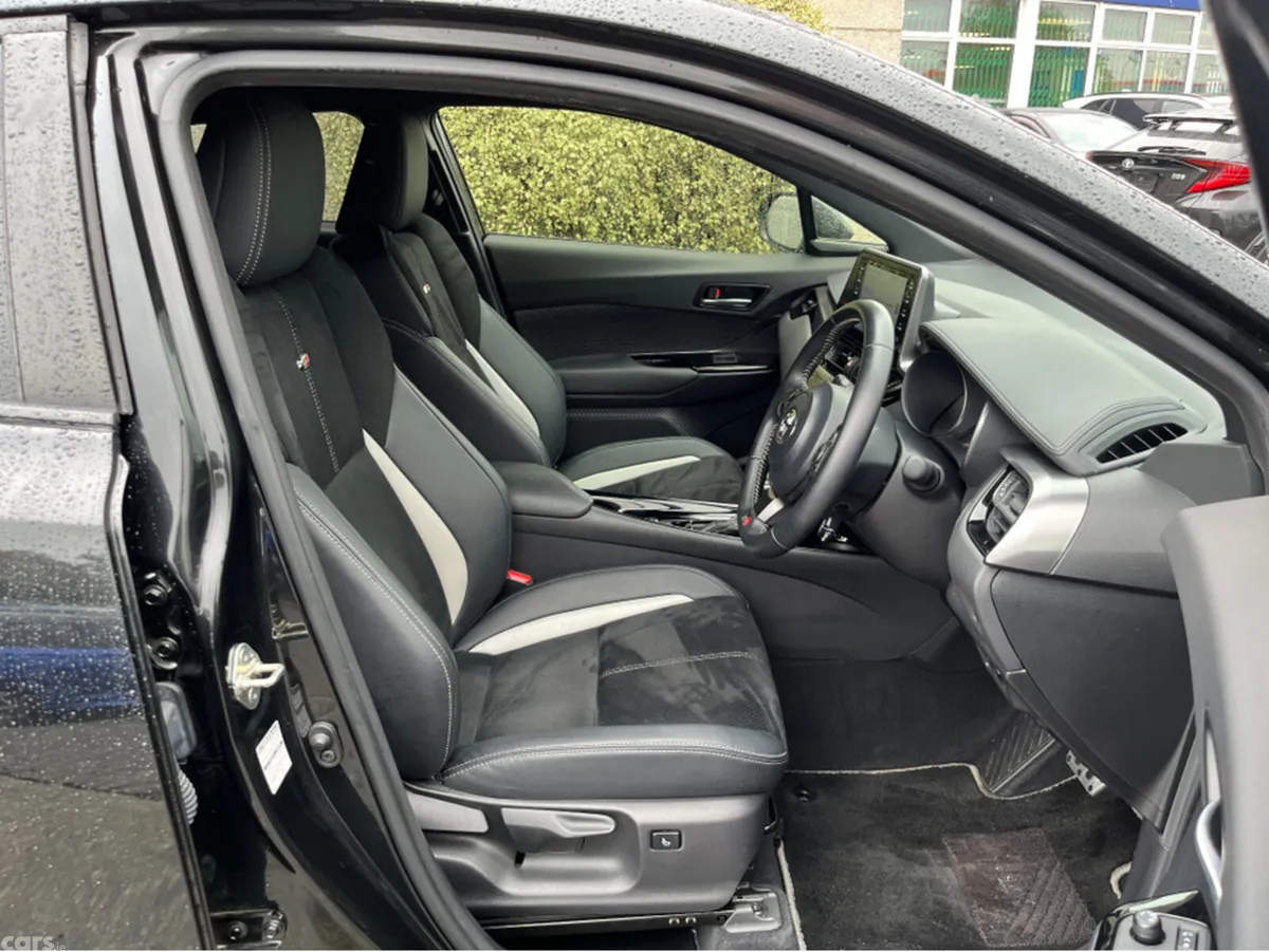 Toyota C-HR SUV, Petrol Hybrid, 2023, Black