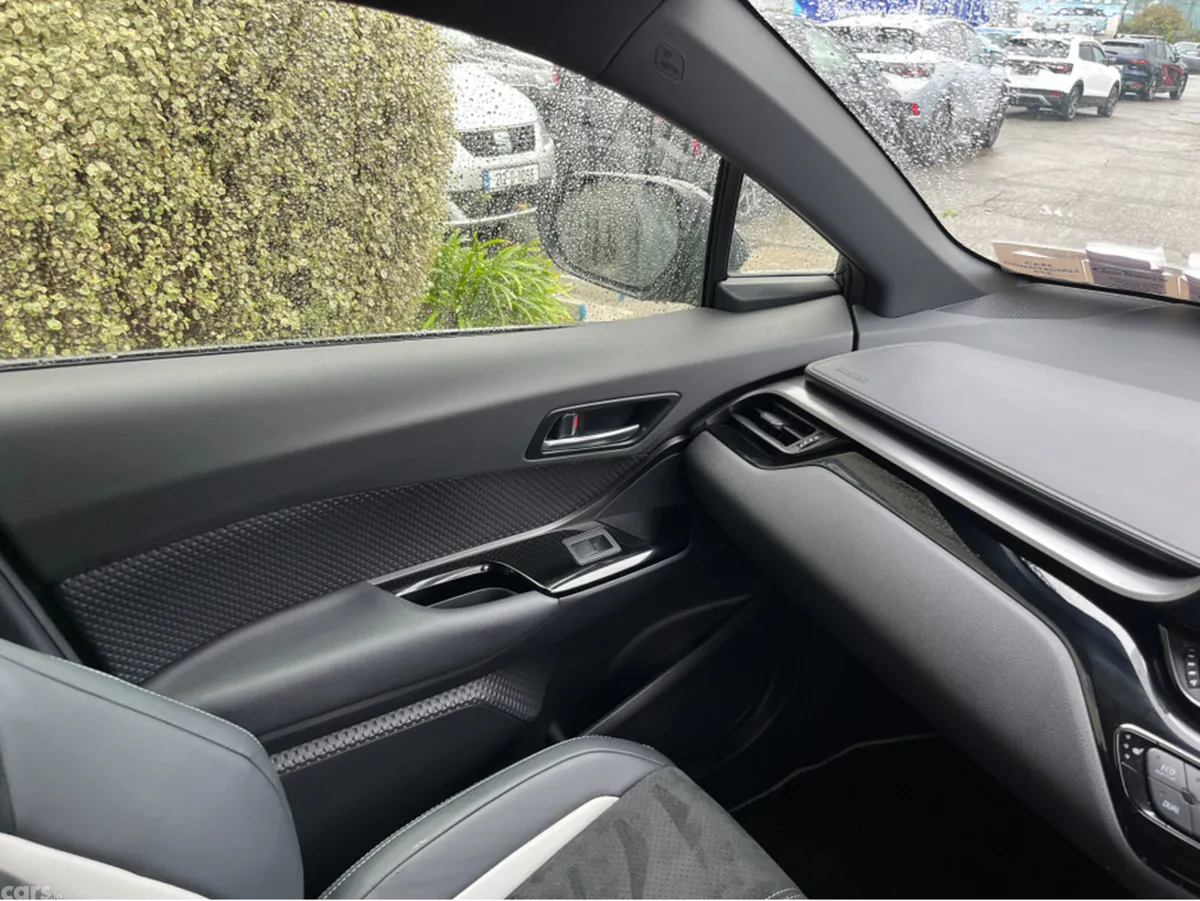Toyota C-HR SUV, Petrol Hybrid, 2023, Black