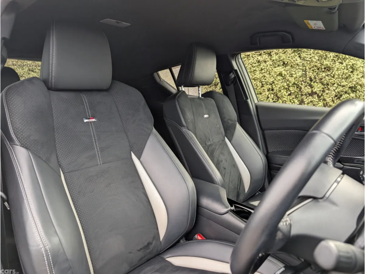 Toyota C-HR SUV, Petrol Hybrid, 2021, White