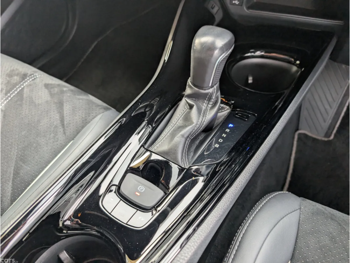 Toyota C-HR SUV, Petrol Hybrid, 2022, Black