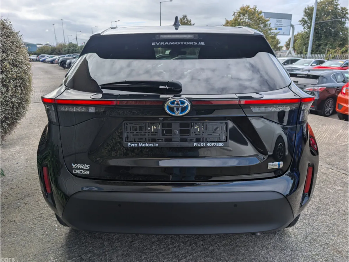 Toyota Yaris Cross Hatchback, Petrol Hybrid, 2023, Black