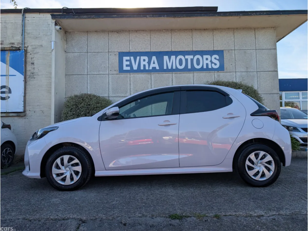Toyota Yaris Hatchback, Petrol Hybrid, 2023, Pink