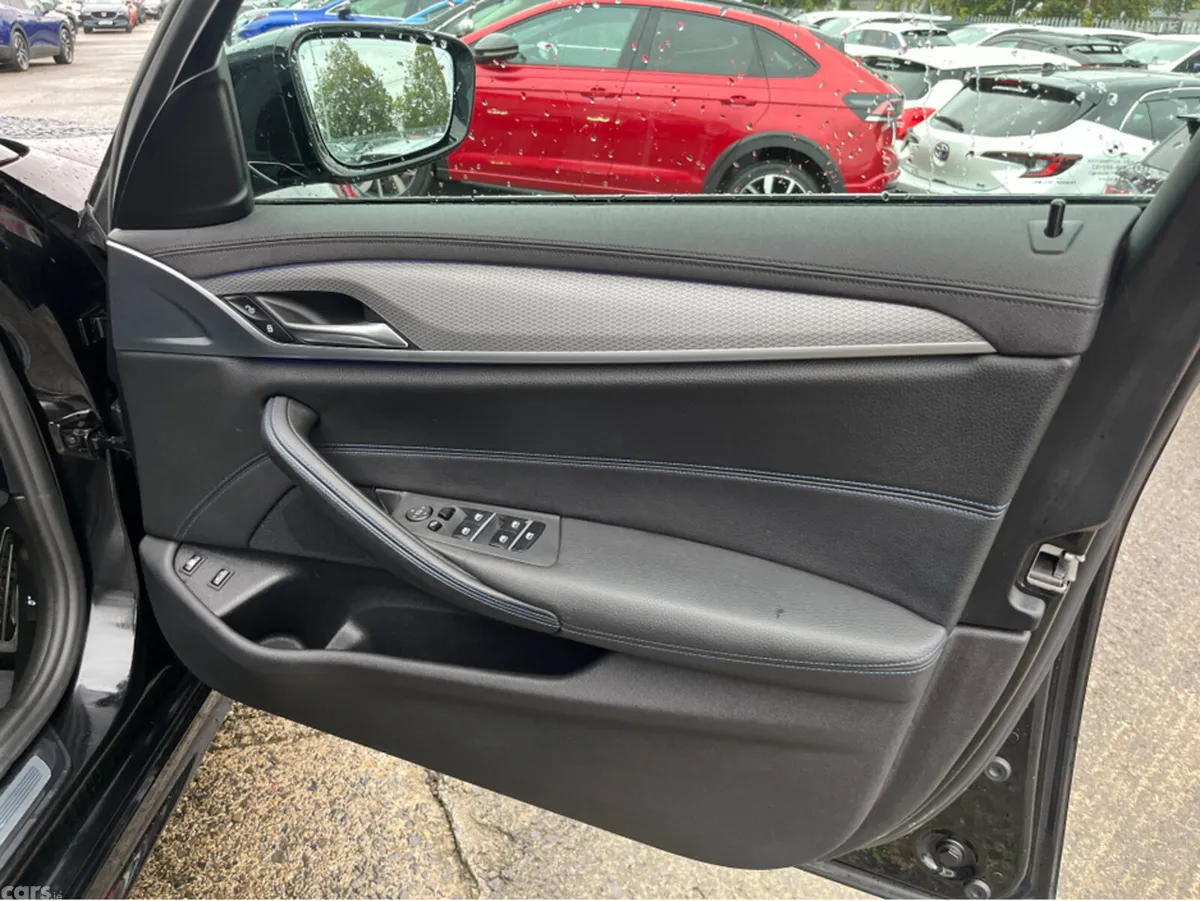 BMW 5-Series Saloon, Petrol Plug-in Hybrid, 2019, Black