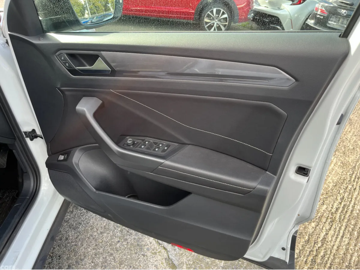 Volkswagen T-Roc SUV, Diesel, 2023, White