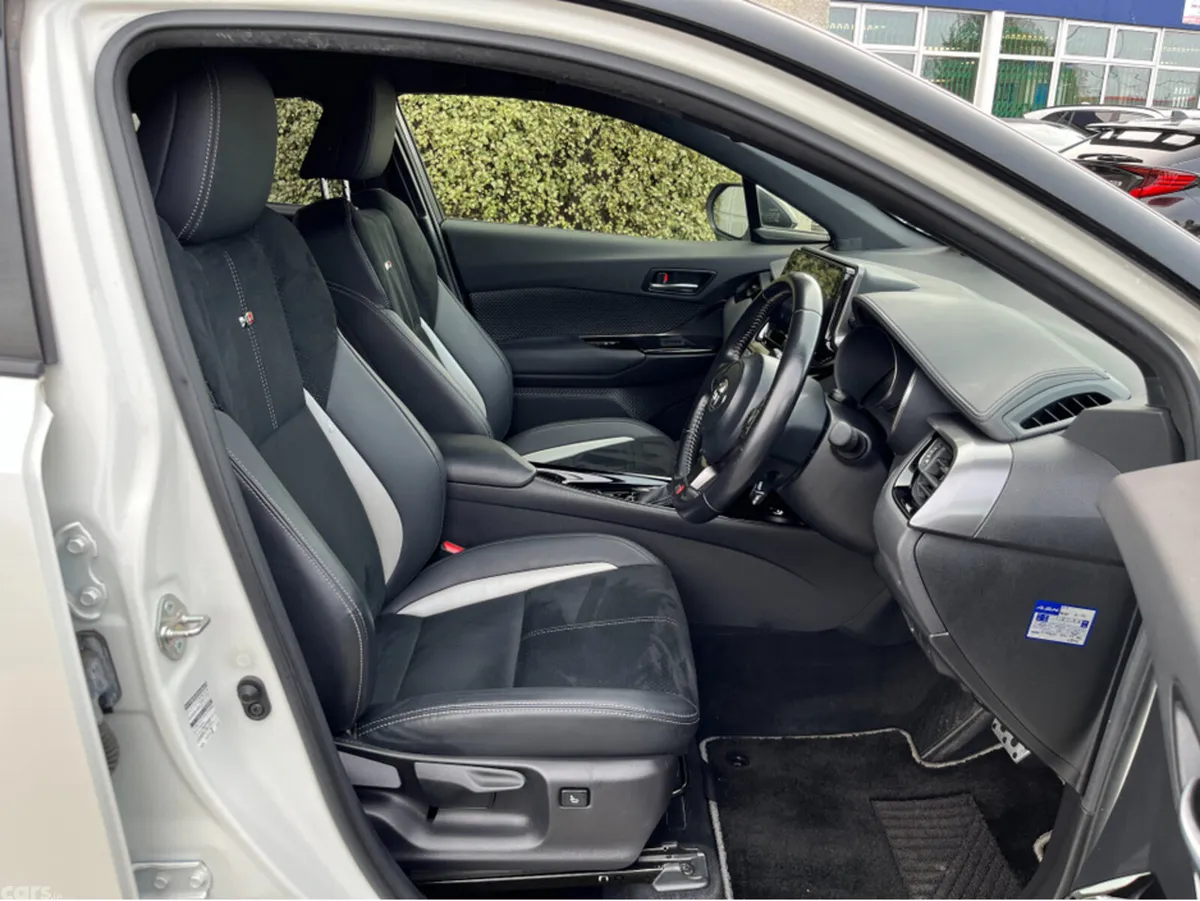 Toyota C-HR SUV, Petrol Hybrid, 2021, White