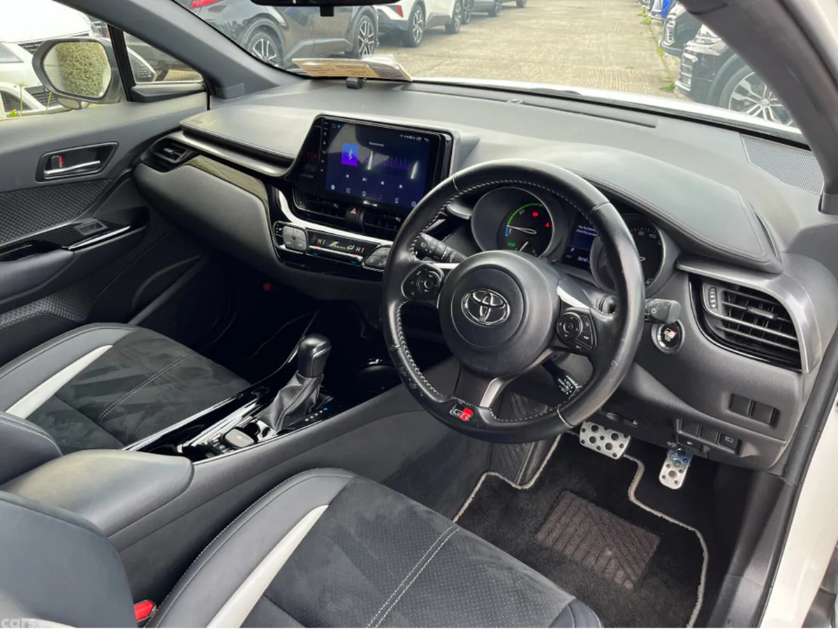 Toyota C-HR SUV, Petrol Hybrid, 2021, White