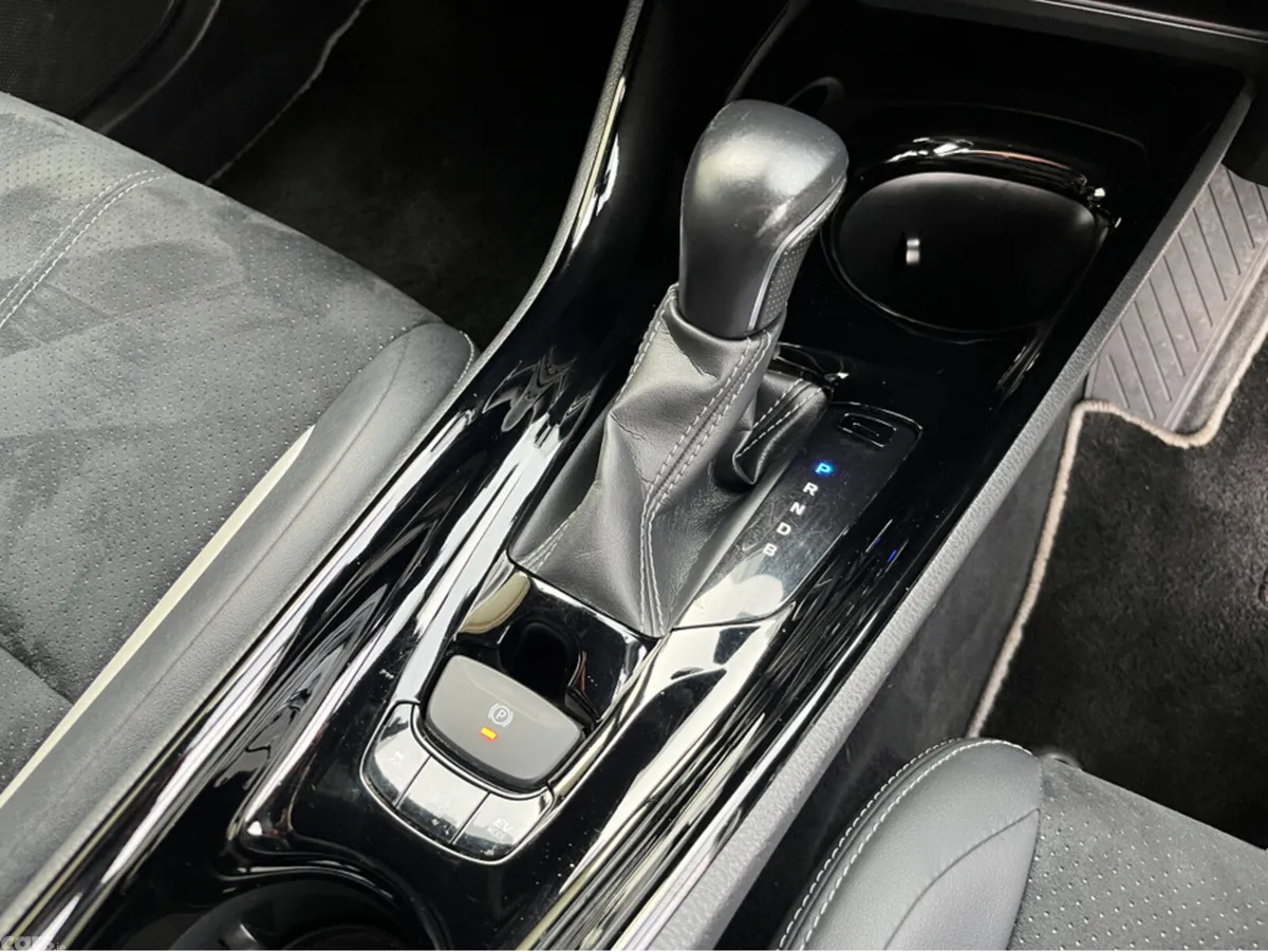 Toyota C-HR SUV, Petrol Hybrid, 2021, White