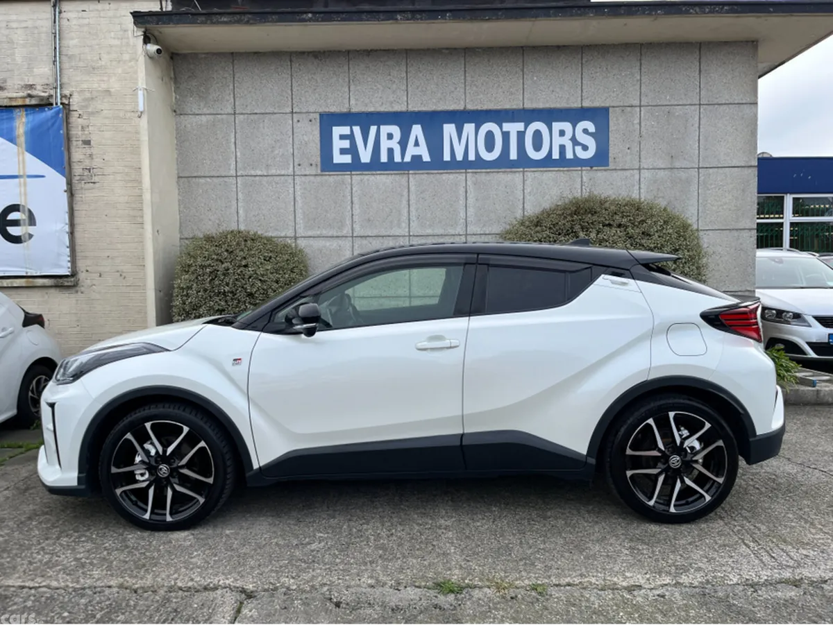 Toyota C-HR SUV, Petrol Hybrid, 2021, White