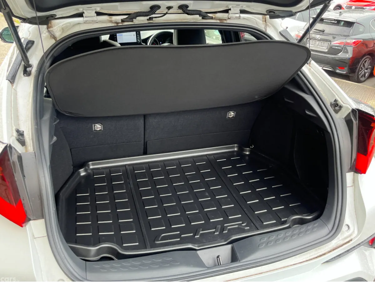 Toyota C-HR SUV, Petrol Hybrid, 2022, White