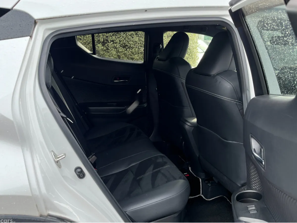 Toyota C-HR SUV, Petrol Hybrid, 2022, White