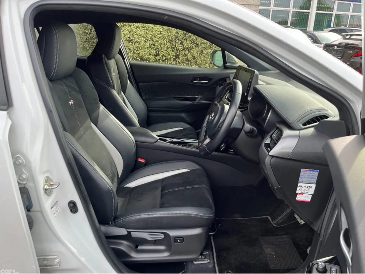 Toyota C-HR SUV, Petrol Hybrid, 2022, White