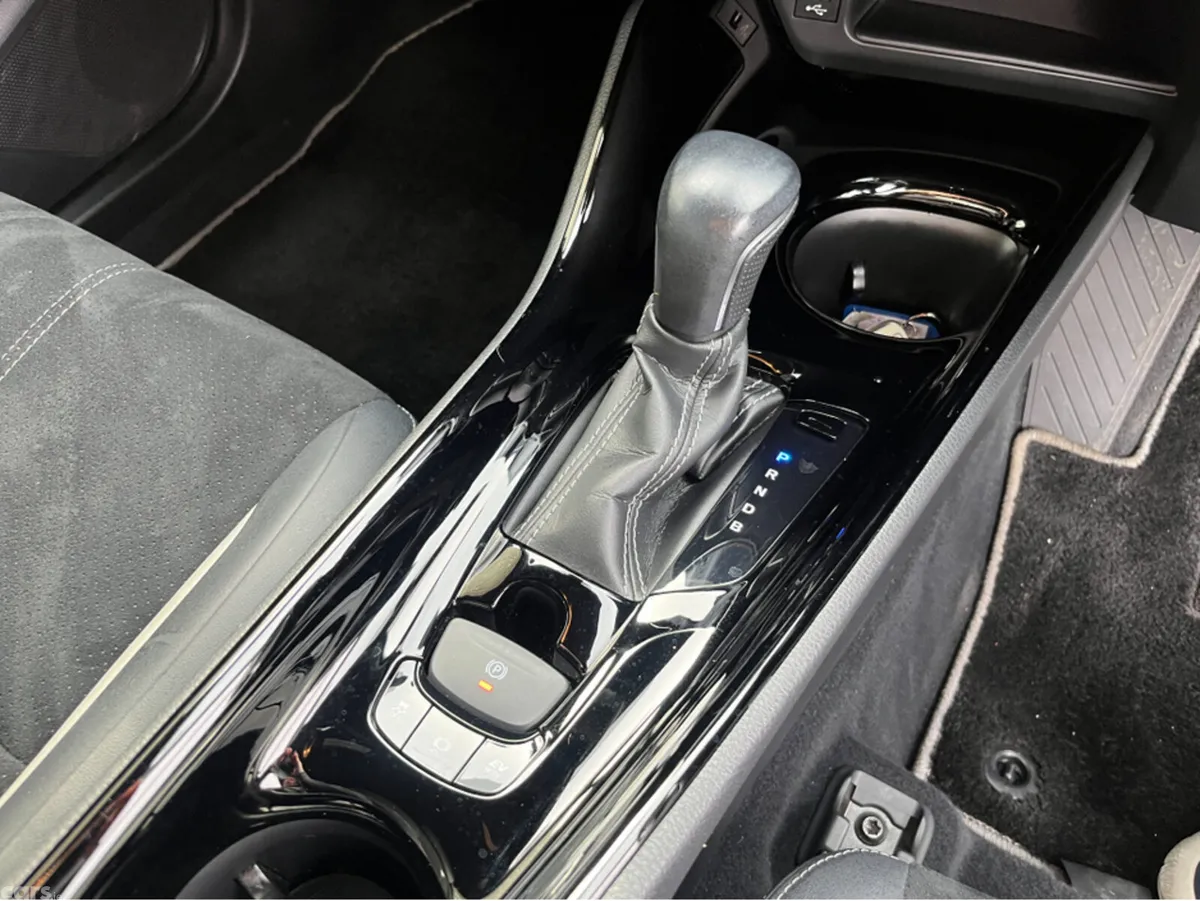 Toyota C-HR SUV, Petrol Hybrid, 2022, White
