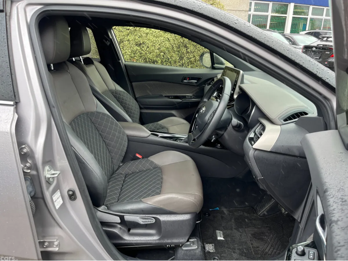 Toyota C-HR SUV, Petrol Hybrid, 2019, Grey