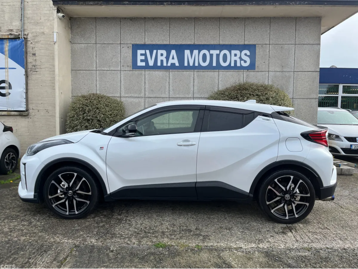 Toyota C-HR SUV, Petrol Hybrid, 2022, White