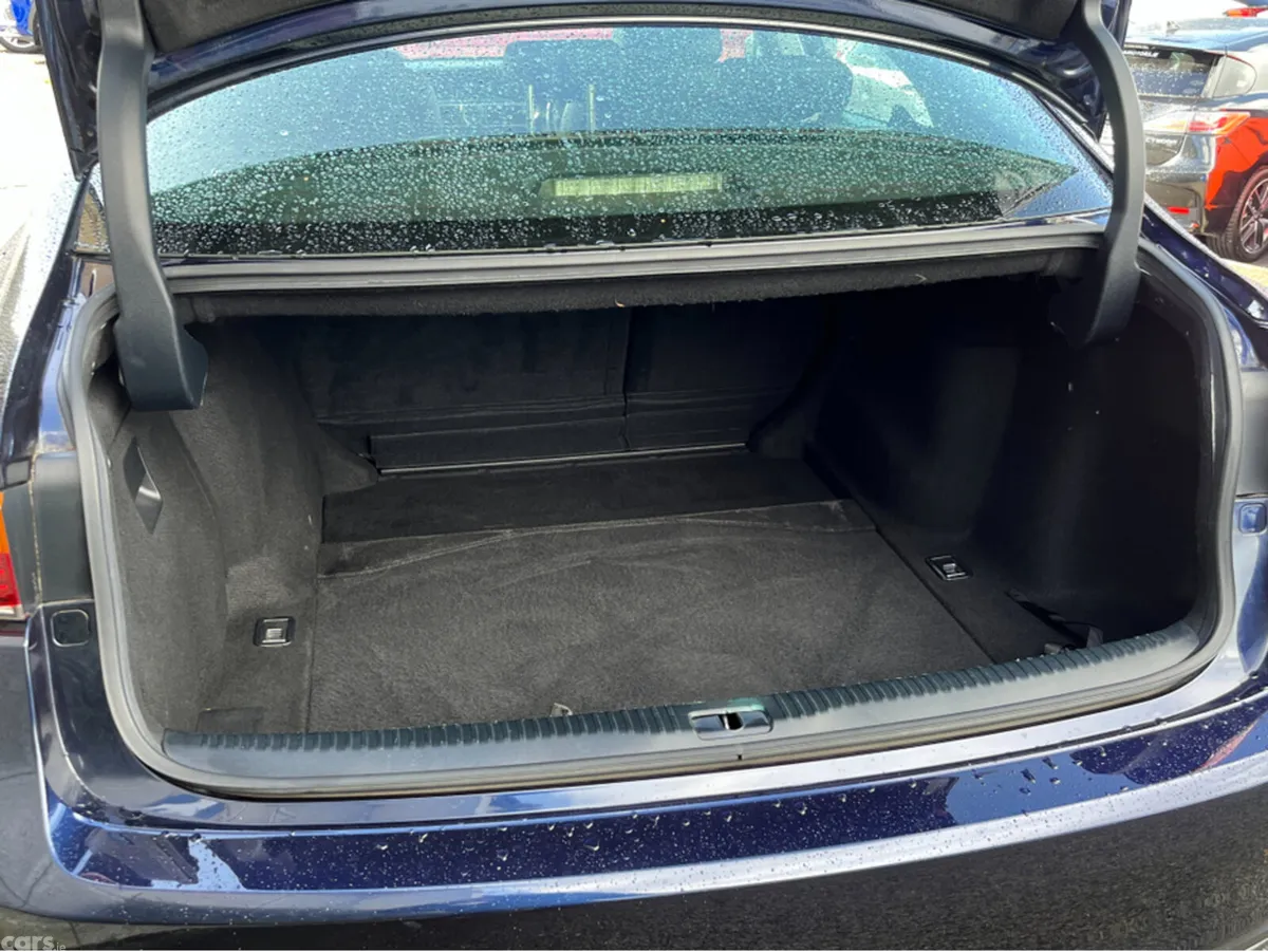 Lexus IS Saloon, Petrol Hybrid, 2017, Blue