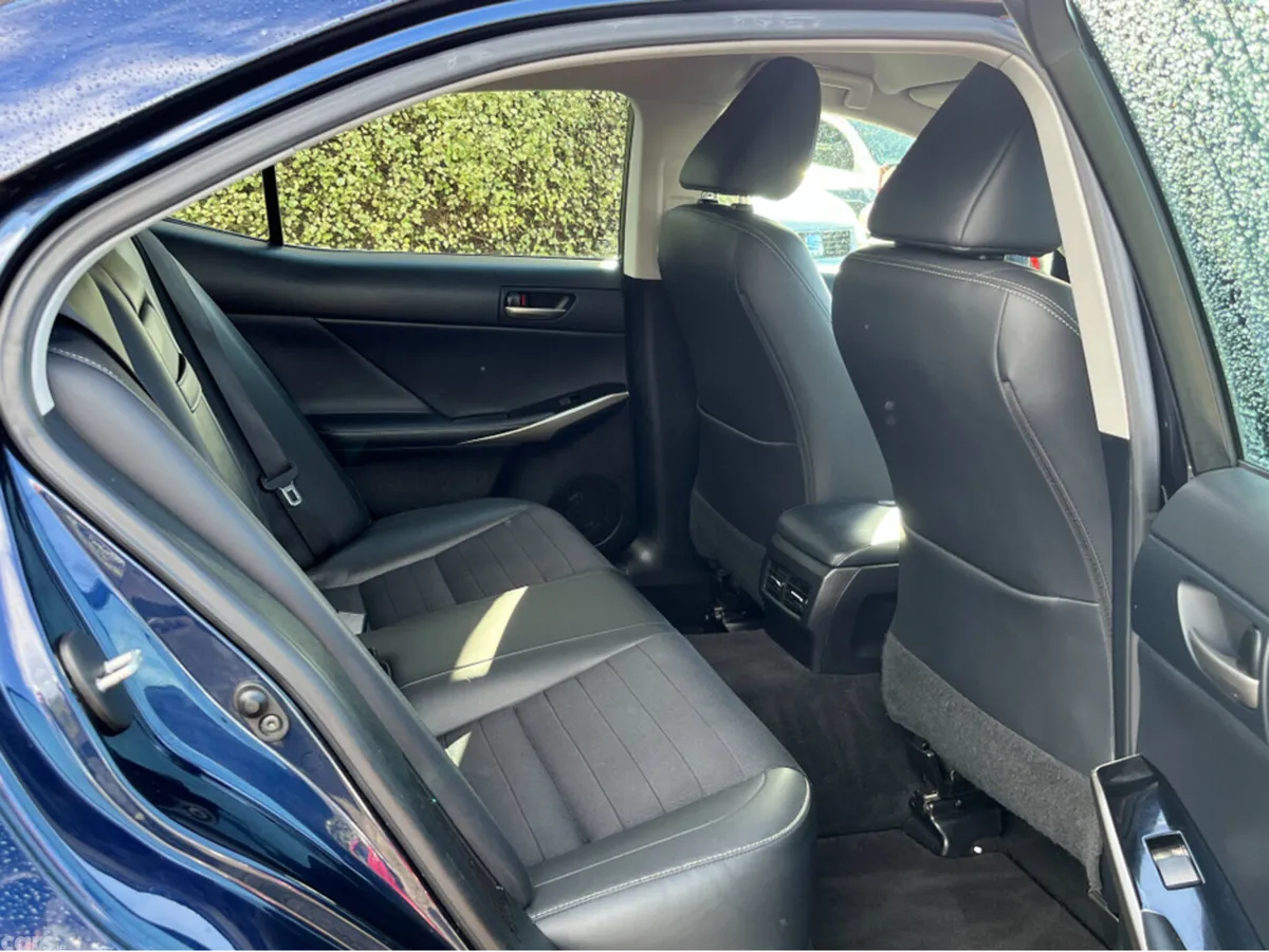 Lexus IS Saloon, Petrol Hybrid, 2017, Blue