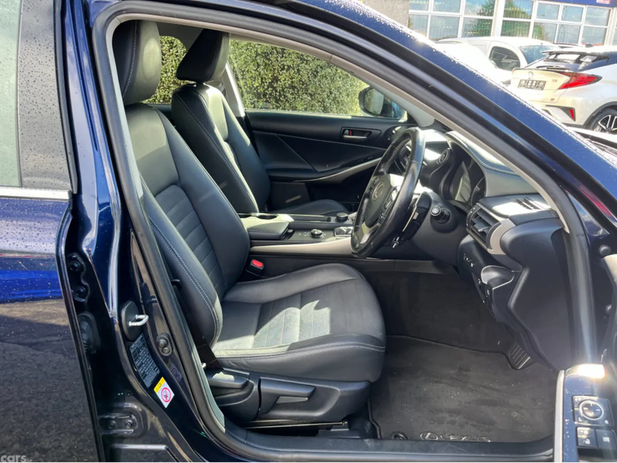 Lexus IS Saloon, Petrol Hybrid, 2017, Blue