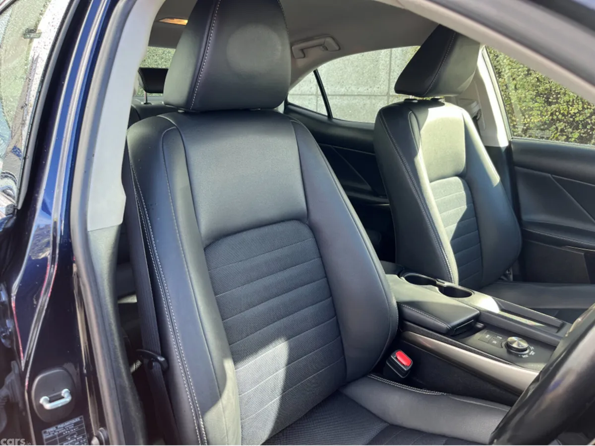 Lexus IS Saloon, Petrol Hybrid, 2017, Blue
