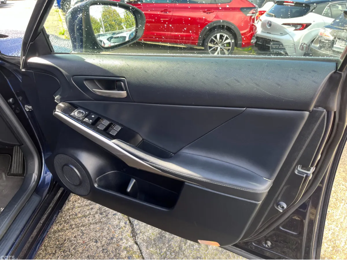 Lexus IS Saloon, Petrol Hybrid, 2017, Blue