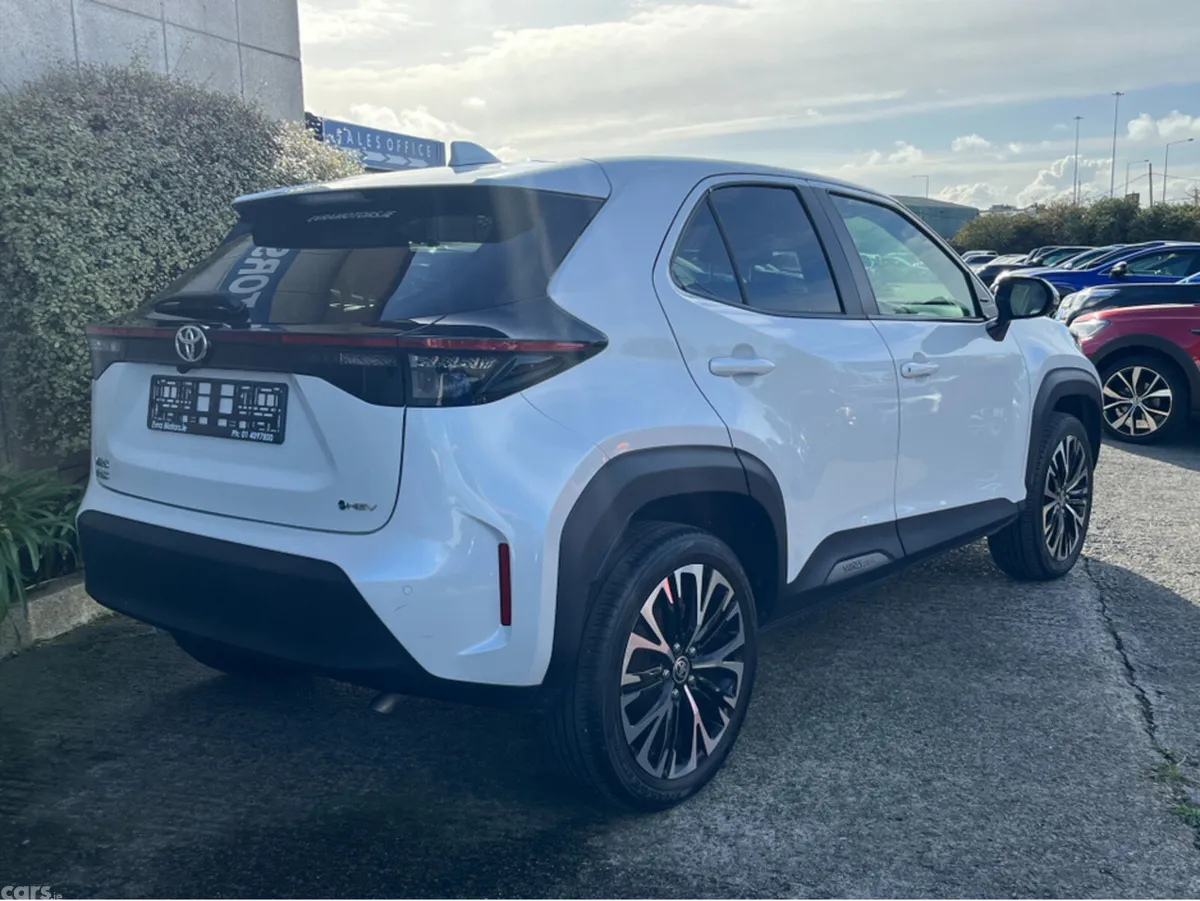 Toyota Yaris Cross SUV, Petrol Hybrid, 2024, White