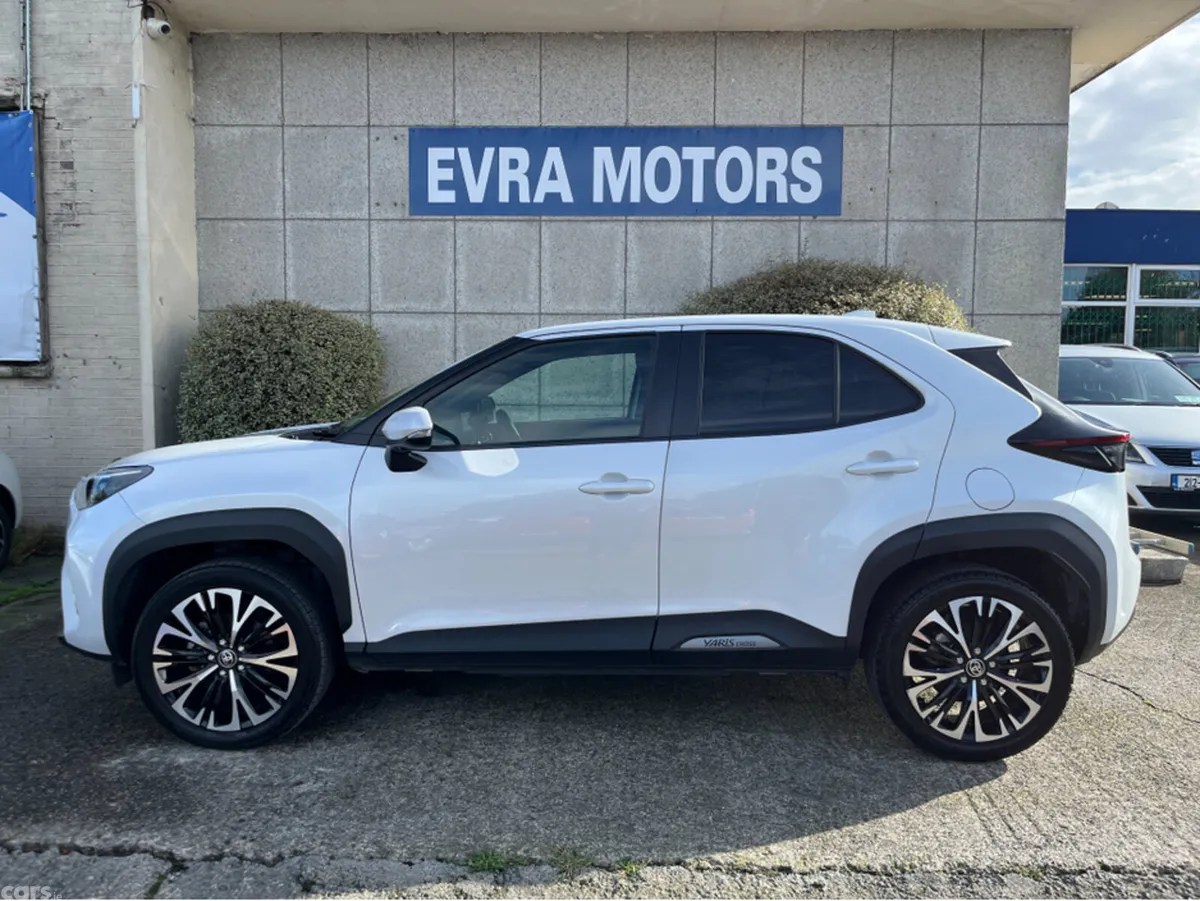 Toyota Yaris Cross SUV, Petrol Hybrid, 2024, White