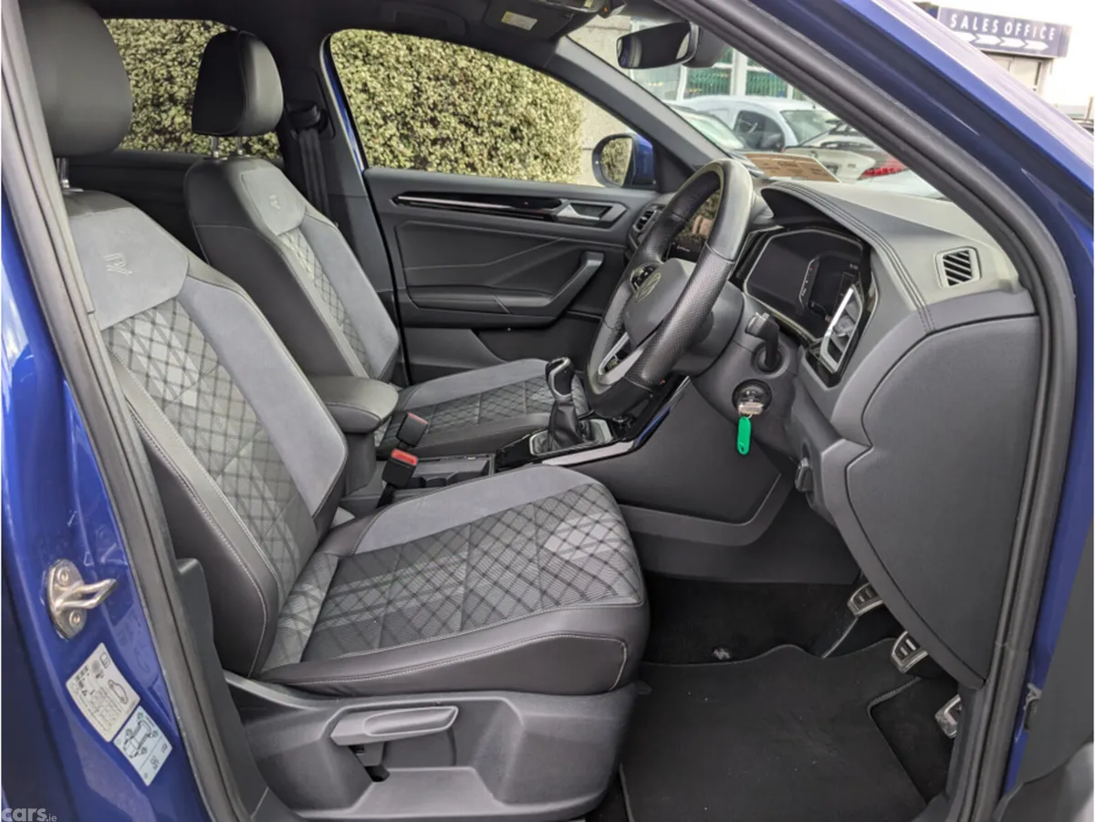 Volkswagen T-Roc SUV, Petrol, 2023, Blue