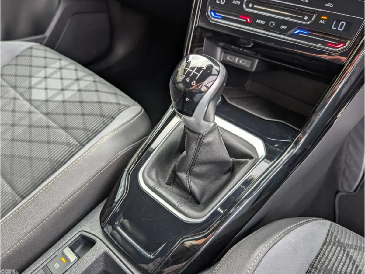 Volkswagen T-Roc SUV, Petrol, 2023, Blue