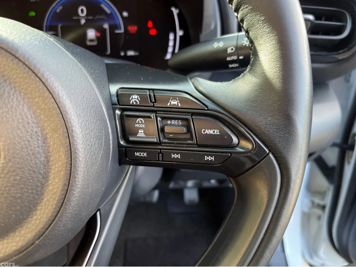 Toyota Yaris Cross SUV, Petrol Hybrid, 2024, White