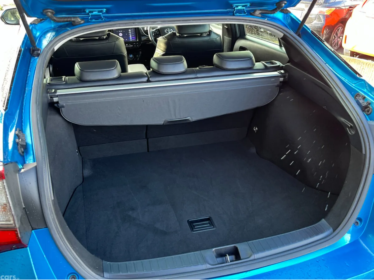 Toyota Prius Saloon, Petrol Hybrid, 2019, Blue