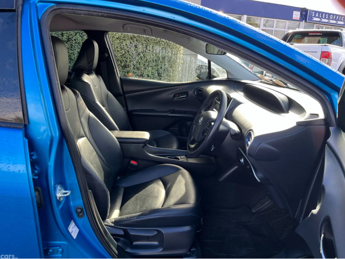Toyota Prius Saloon, Petrol Hybrid, 2019, Blue