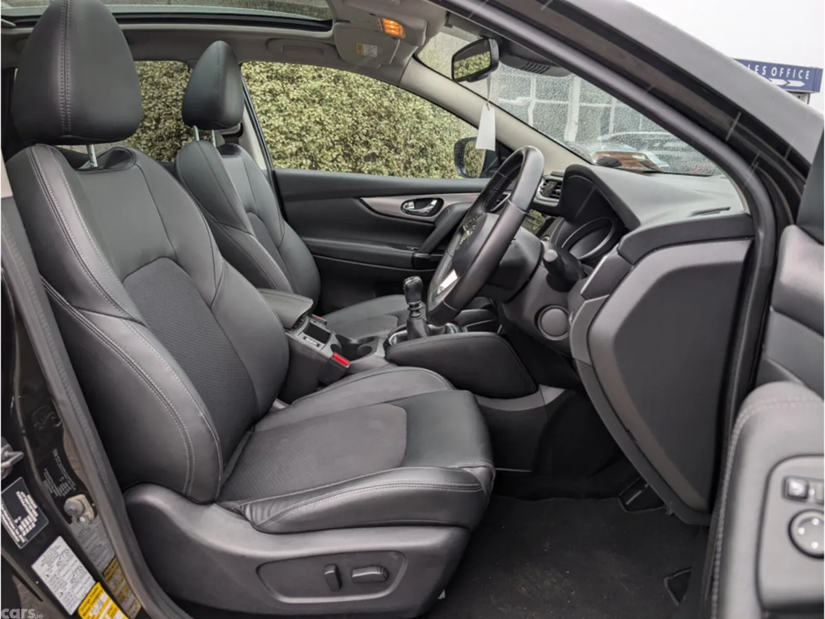 Nissan Qashqai SUV, Diesel, 2019, Black