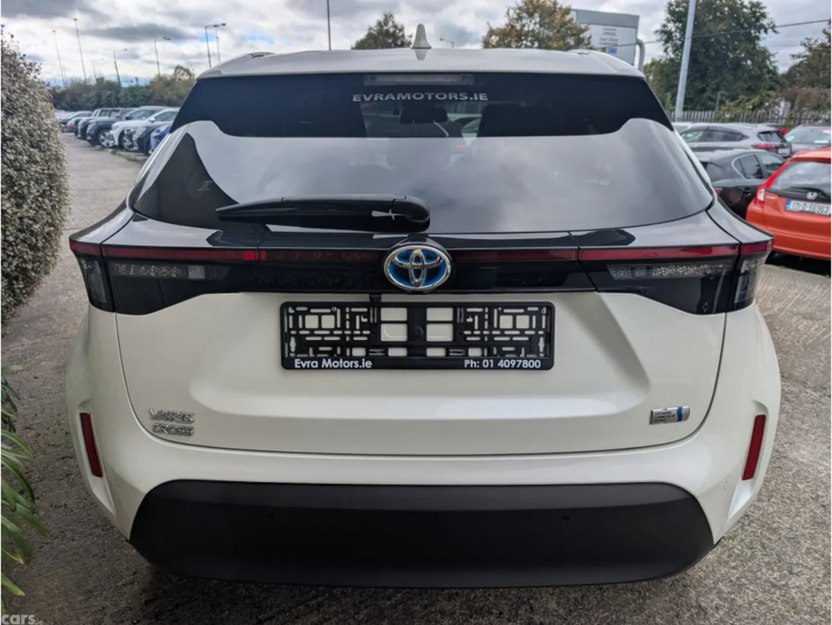 Toyota Yaris Cross Hatchback, Petrol Hybrid, 2022, White