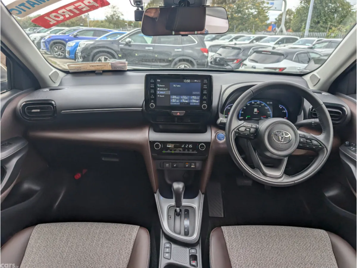 Toyota Yaris Cross Hatchback, Petrol Hybrid, 2022, White